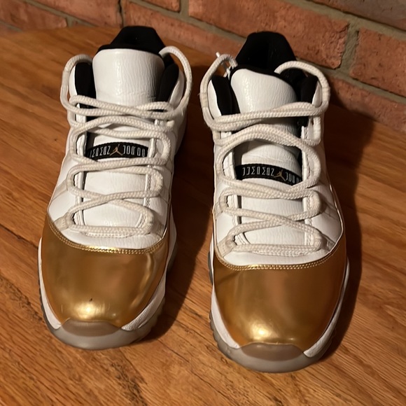 Jordan 11 Retro Low Closing Ceremony, size 10 - Picture 2 of 11